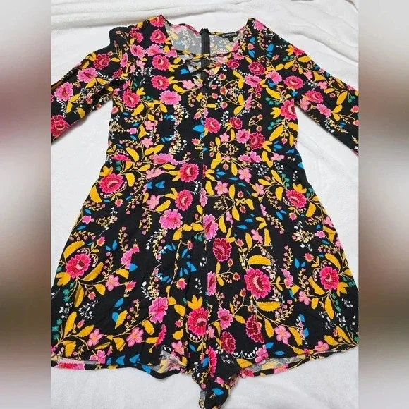 Express Black Floral Print Romper, Long Sleeves, Lightweight, V-Neck, Sz 12, EUC - Picture 3 of 12